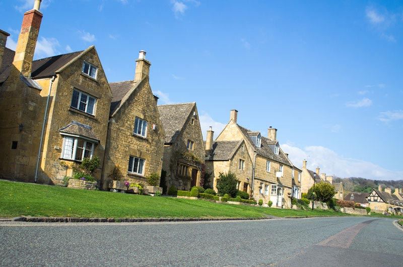 Honey-stone cottages on Broadway High Street