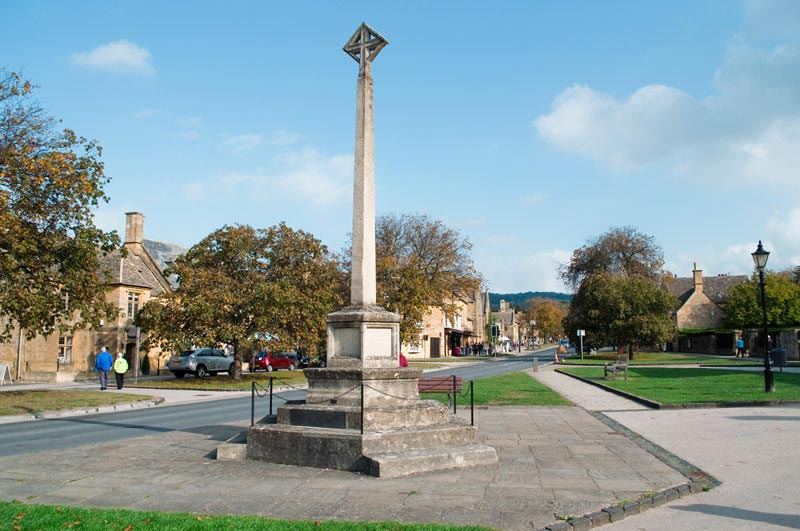 The village green and war memorial in Broadway